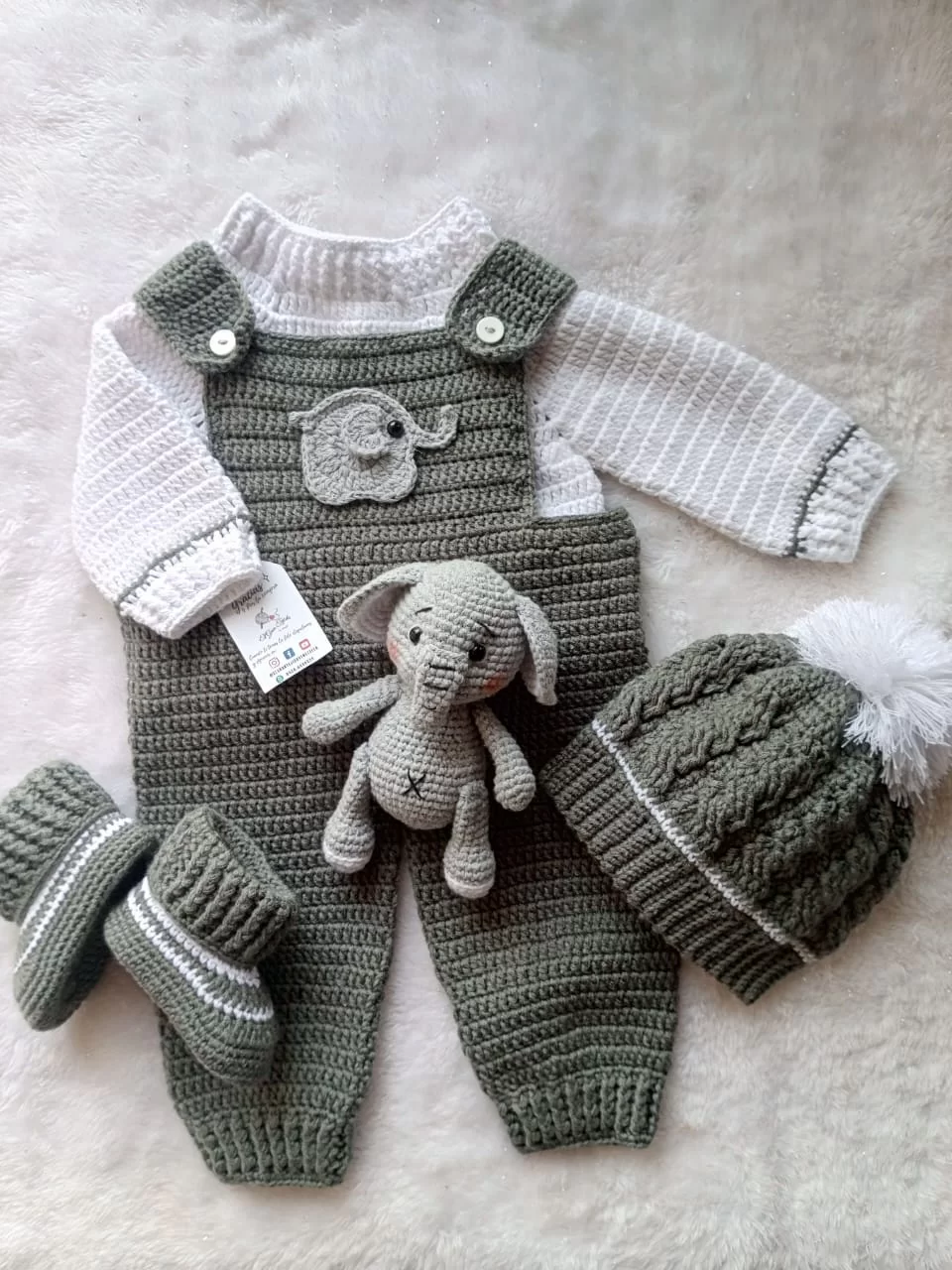 Imagen de Trajes para niños con motivo de animales tejidos 