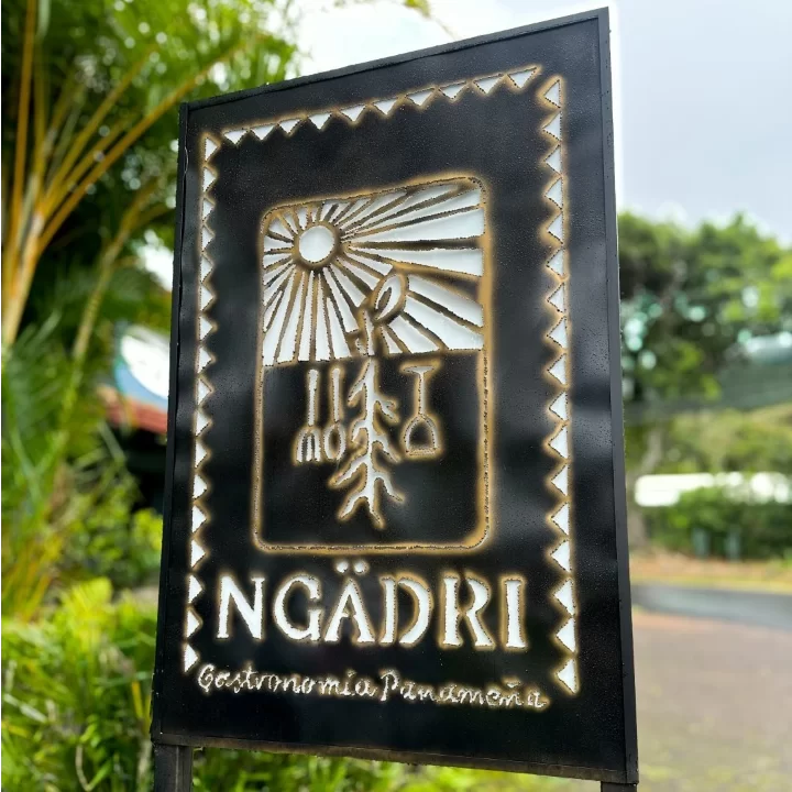 Logo Ngädri Gastronomía Panameña