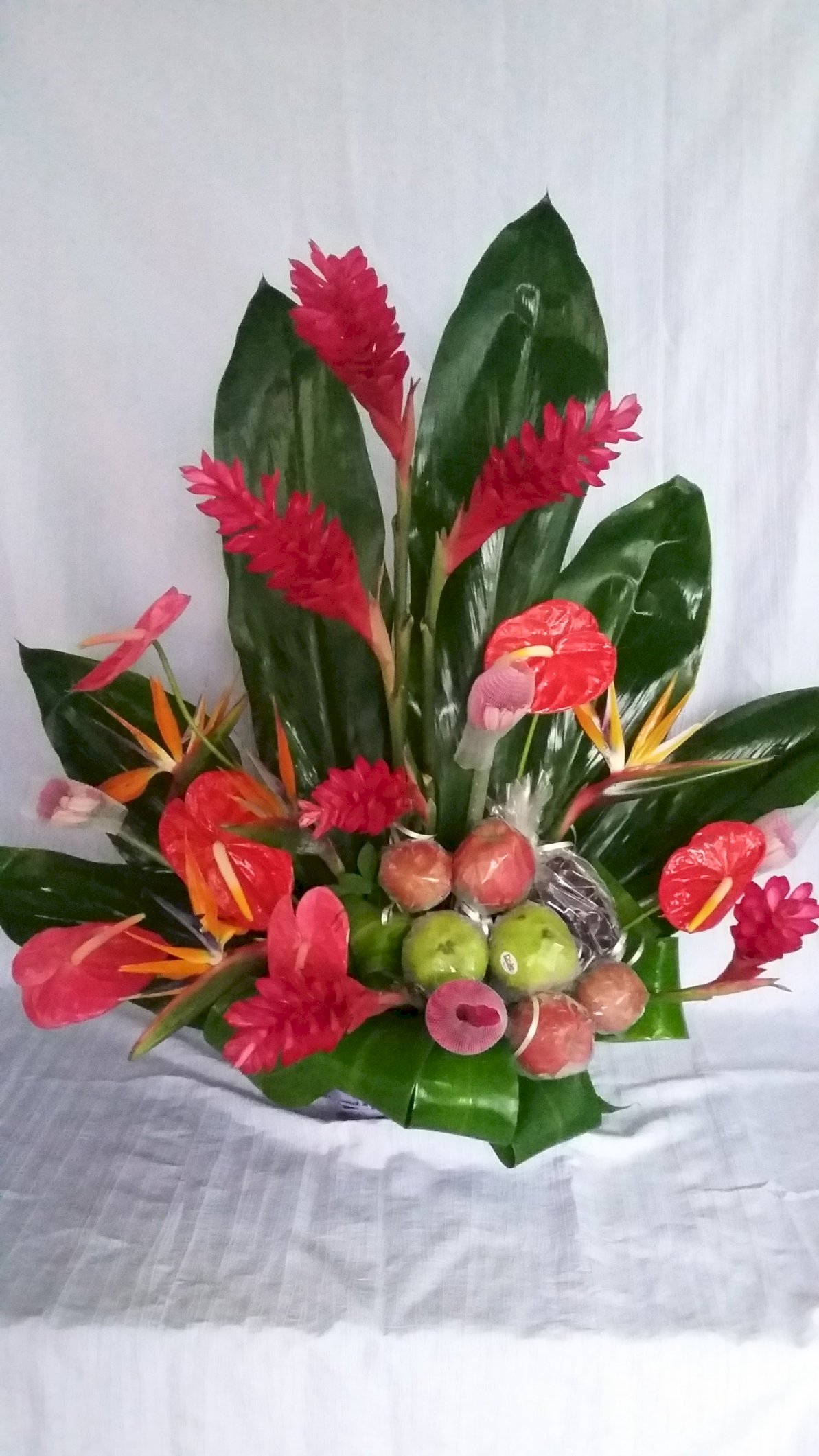 Arreglo tropical, con frutas